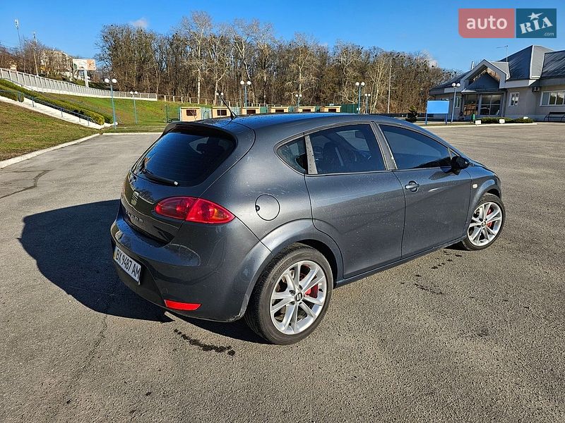 Хэтчбек SEAT Leon 2007 в Обухове