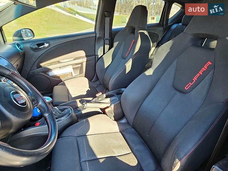 Хэтчбек SEAT Leon 2007 в Обухове