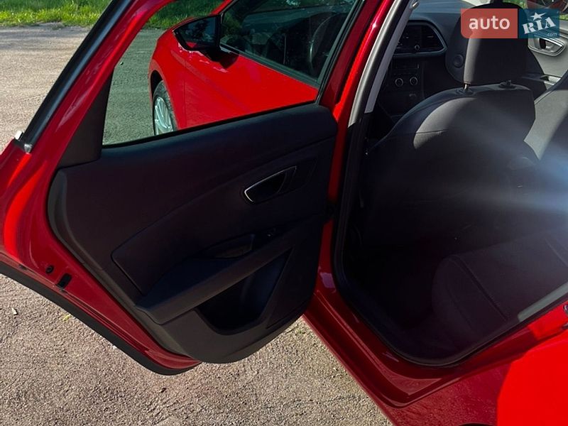 Хэтчбек SEAT Leon 2013 в Киеве