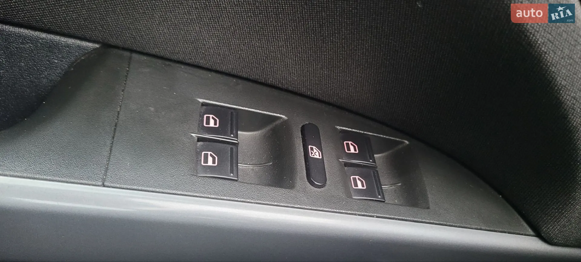 2011 SEAT Leon - мініатюра 11