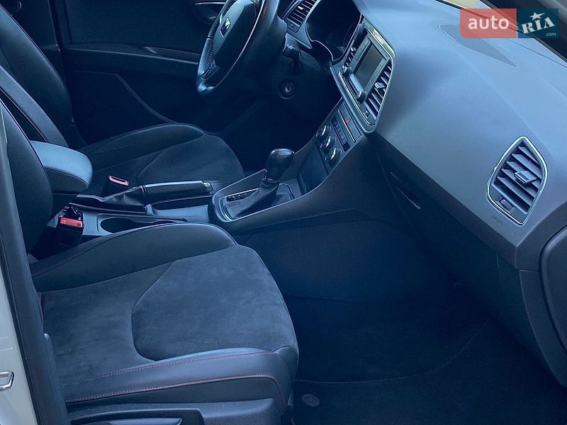 Хэтчбек SEAT Leon 2015 в Василькове