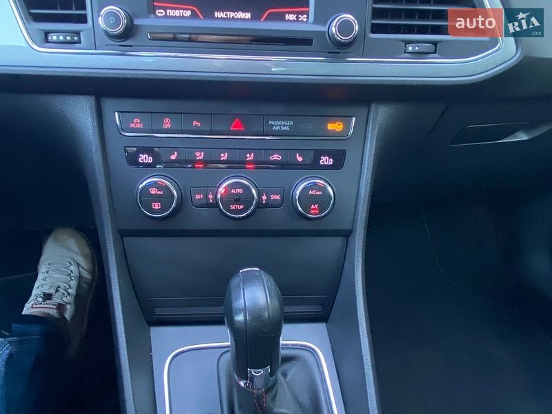 Хэтчбек SEAT Leon 2015 в Василькове