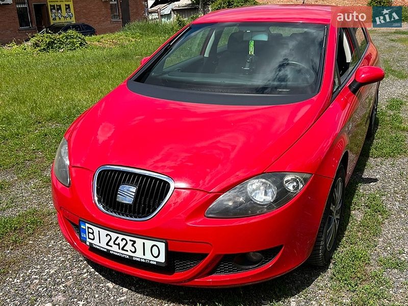 Хэтчбек SEAT Leon 2006 в Гадяче
