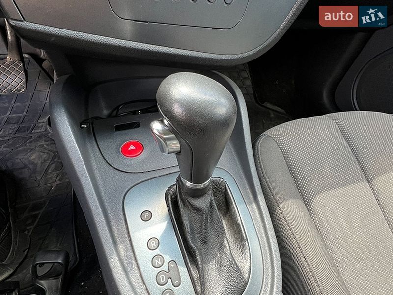 Хэтчбек SEAT Leon 2006 в Гадяче