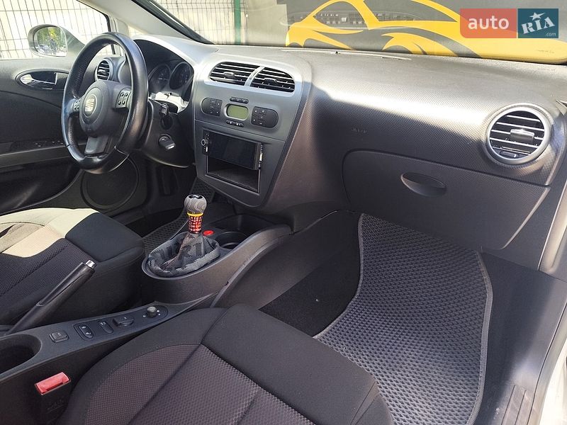 Хетчбек SEAT Leon 2008 в Києві