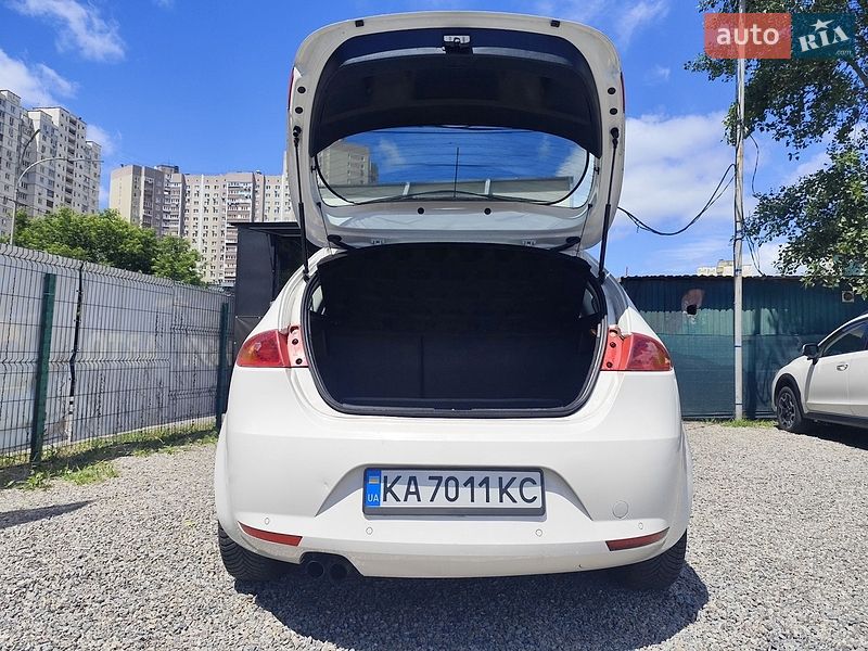 Хетчбек SEAT Leon 2008 в Києві