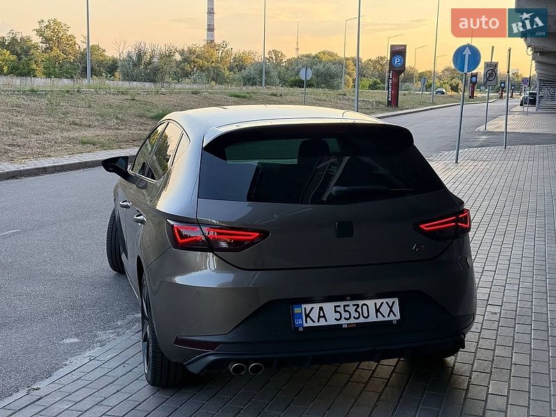 Хетчбек SEAT Leon 2016 в Києві