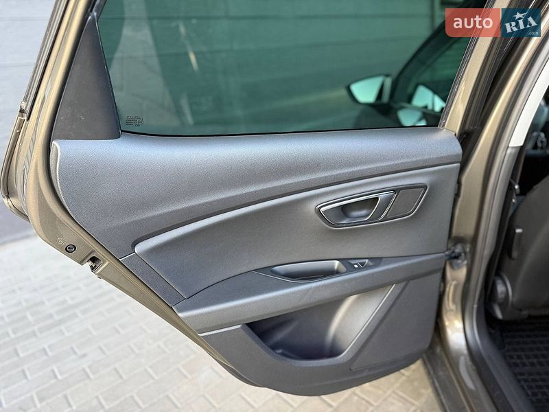 Хетчбек SEAT Leon 2016 в Києві