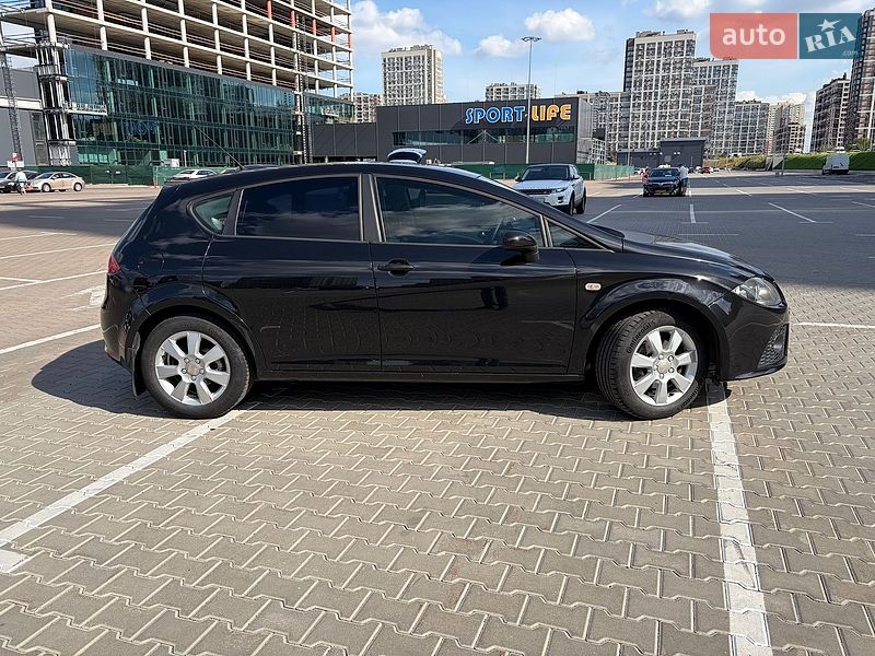 Хэтчбек SEAT Leon 2008 в Киеве
