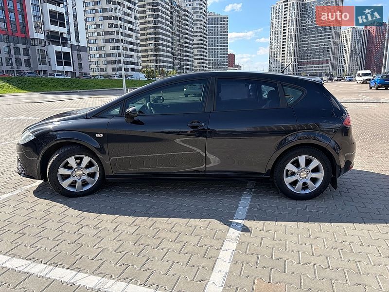 Хэтчбек SEAT Leon 2008 в Киеве