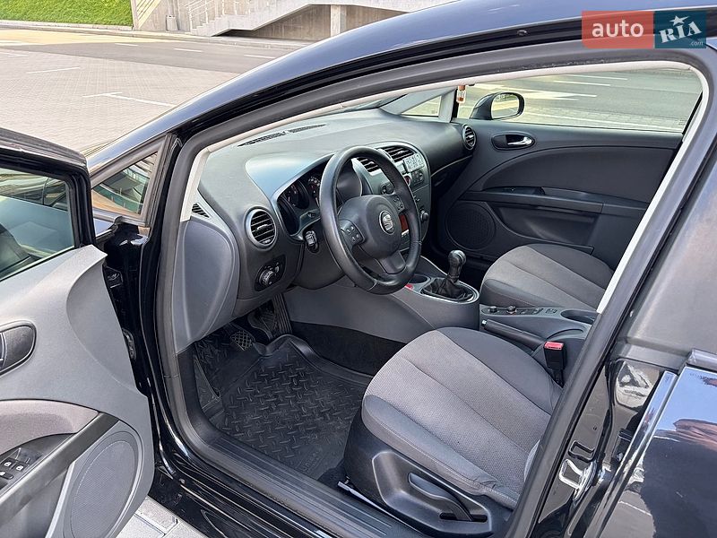 Хэтчбек SEAT Leon 2008 в Киеве