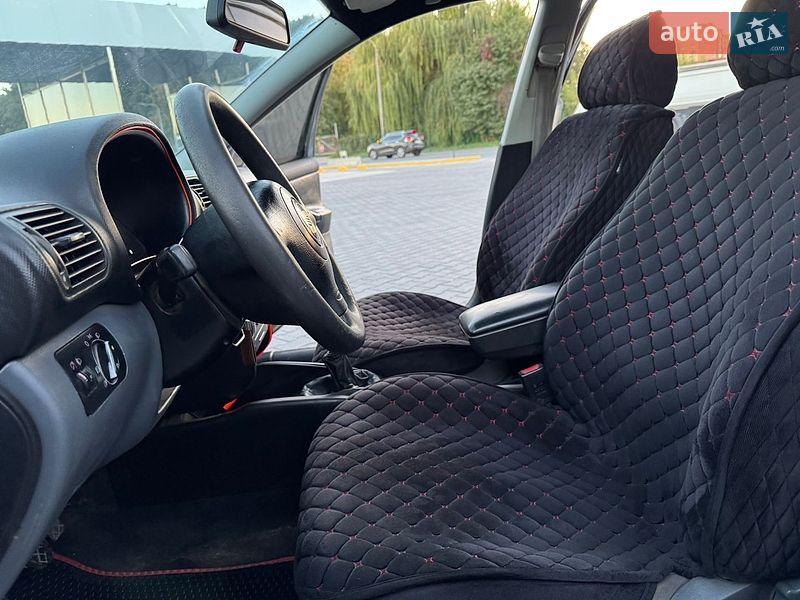 Хетчбек SEAT Leon 2000 в Кам'янець-Подільському
