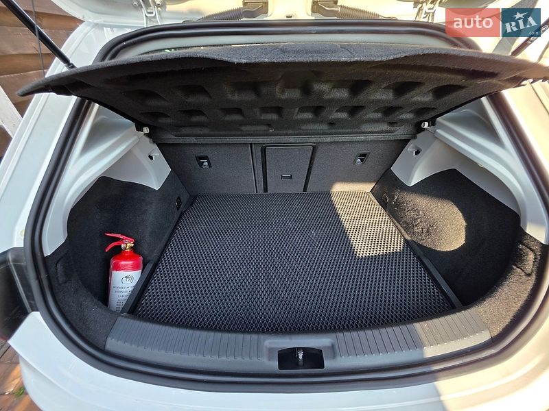 Хетчбек SEAT Leon 2015 в Крюківщині