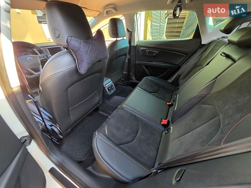 Хэтчбек SEAT Leon 2015 в Крюковщине