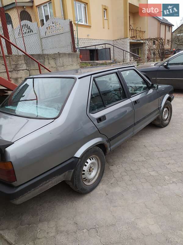 Седан SEAT Malaga 1990 в Ровно