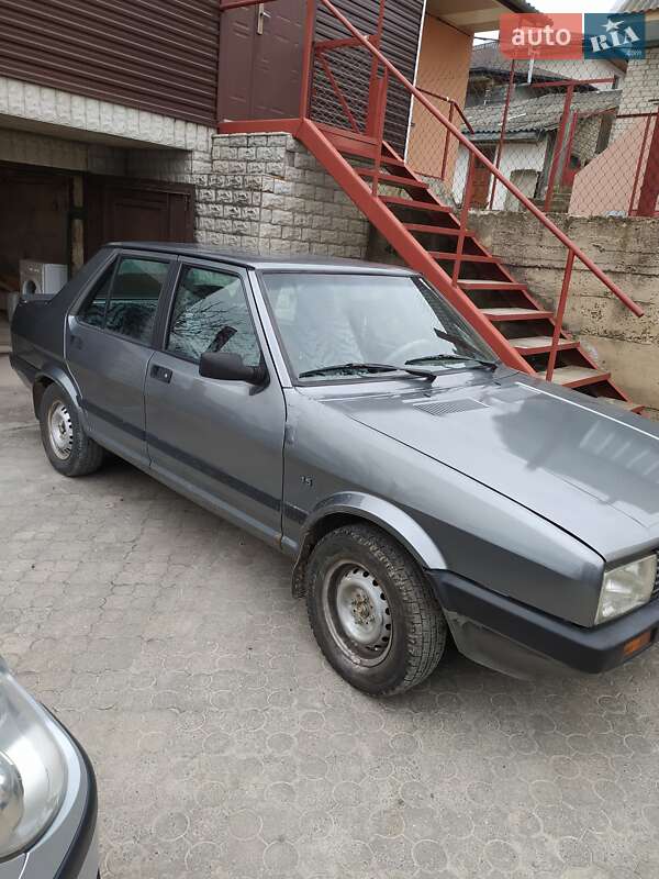 Седан SEAT Malaga 1990 в Ровно