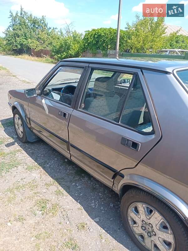 Седан SEAT Malaga 1988 в Дніпрі