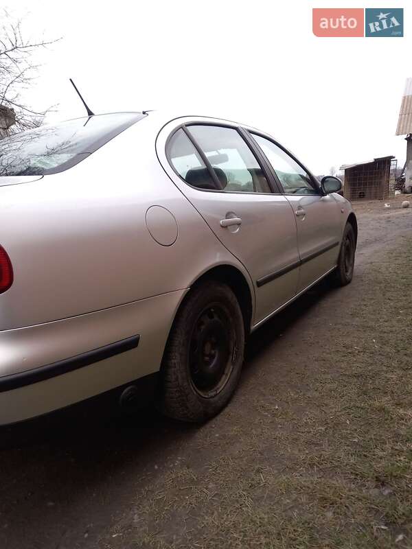 Седан SEAT Toledo 2004 в Мирополі