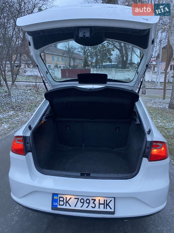 Хэтчбек SEAT Toledo 2013 в Остроге