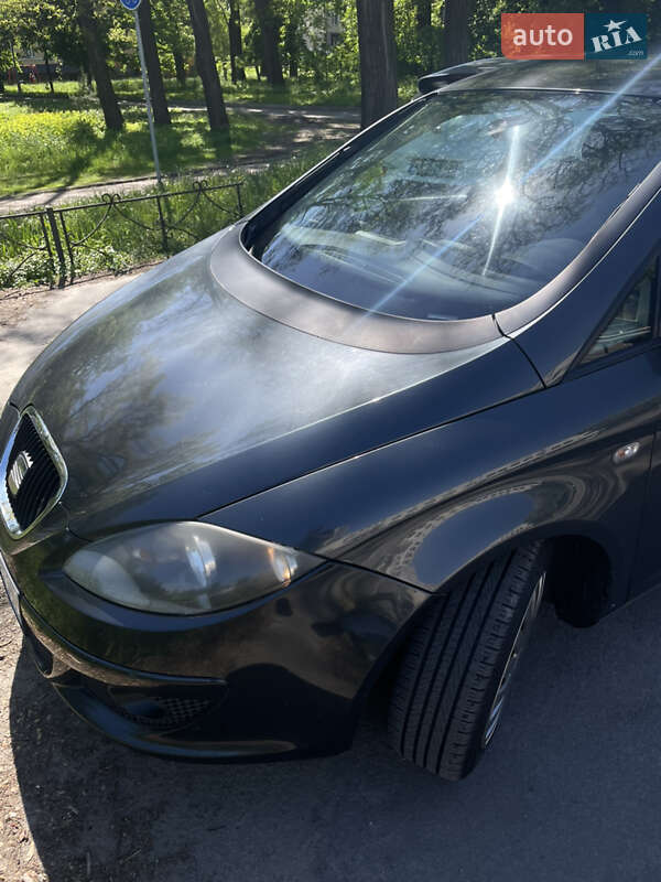 Хэтчбек SEAT Toledo 2008 в Киеве