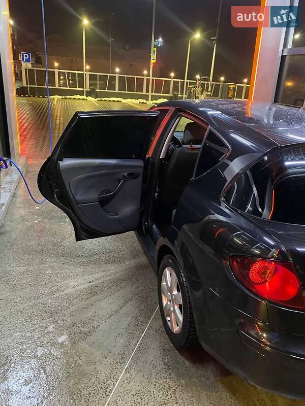 Хэтчбек SEAT Toledo 2008 в Киеве