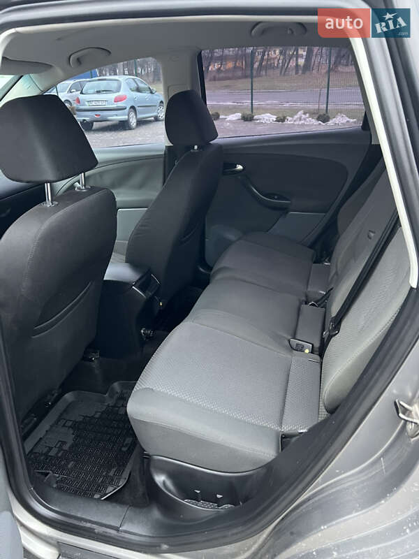 Хэтчбек SEAT Toledo 2005 в Шептицькому