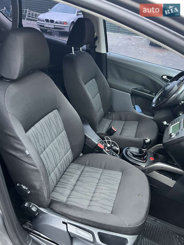 Хэтчбек SEAT Toledo 2005 в Шептицькому