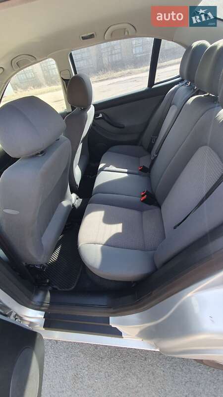 Седан SEAT Toledo 2003 в Киеве