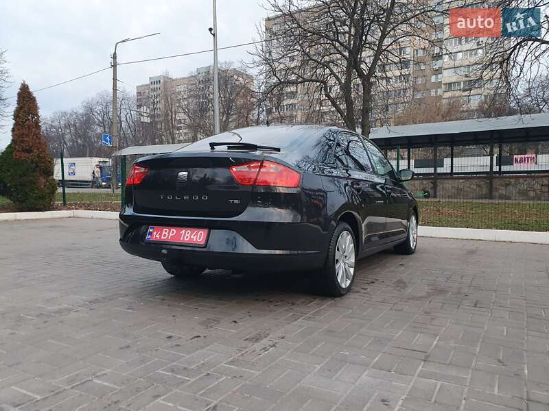 Лифтбек SEAT Toledo 2013 в Киеве