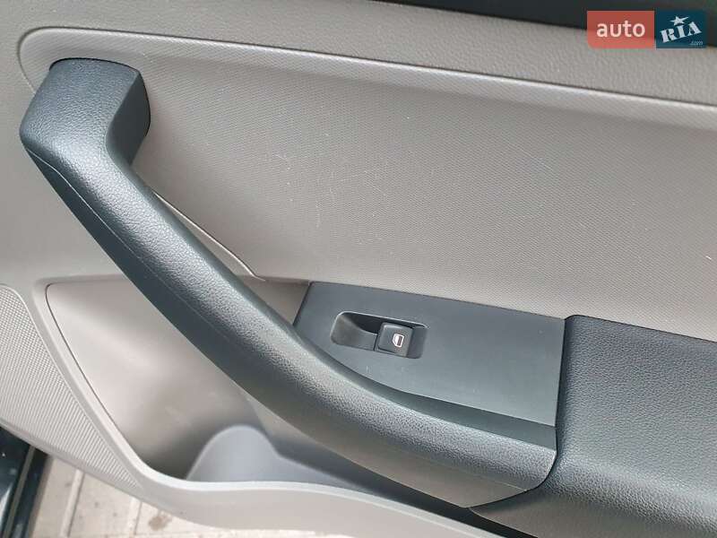Лифтбек SEAT Toledo 2013 в Киеве