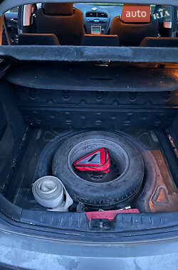 Хэтчбек SEAT Toledo 2005 в 