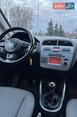 Хэтчбек SEAT Toledo 2006 в 