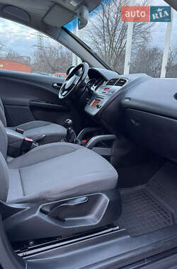 Хэтчбек SEAT Toledo 2006 в 