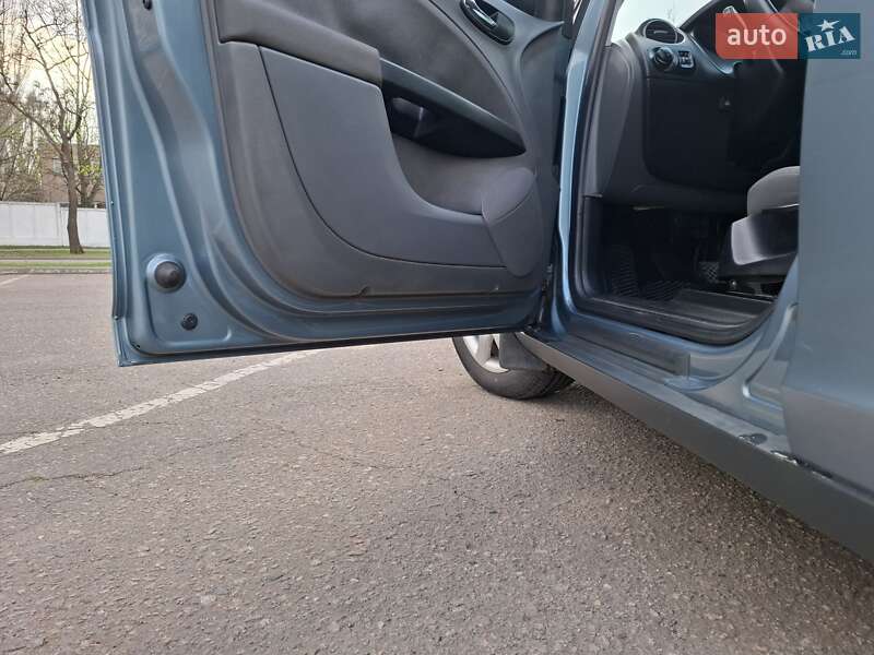 Хетчбек SEAT Toledo 2006 в Кривому Розі