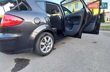 Хэтчбек SEAT Toledo 2005 в 