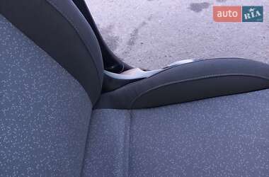 Хэтчбек SEAT Toledo 2005 в 