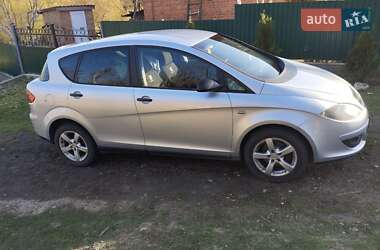 Хэтчбек SEAT Toledo 2005 в 