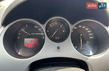 Хэтчбек SEAT Toledo 2005 в 