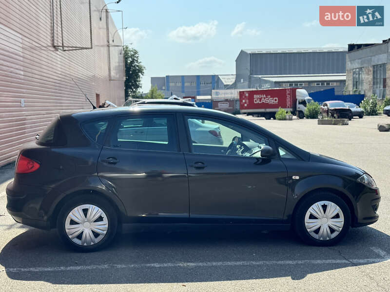 Хэтчбек SEAT Toledo 2008 в Киеве
