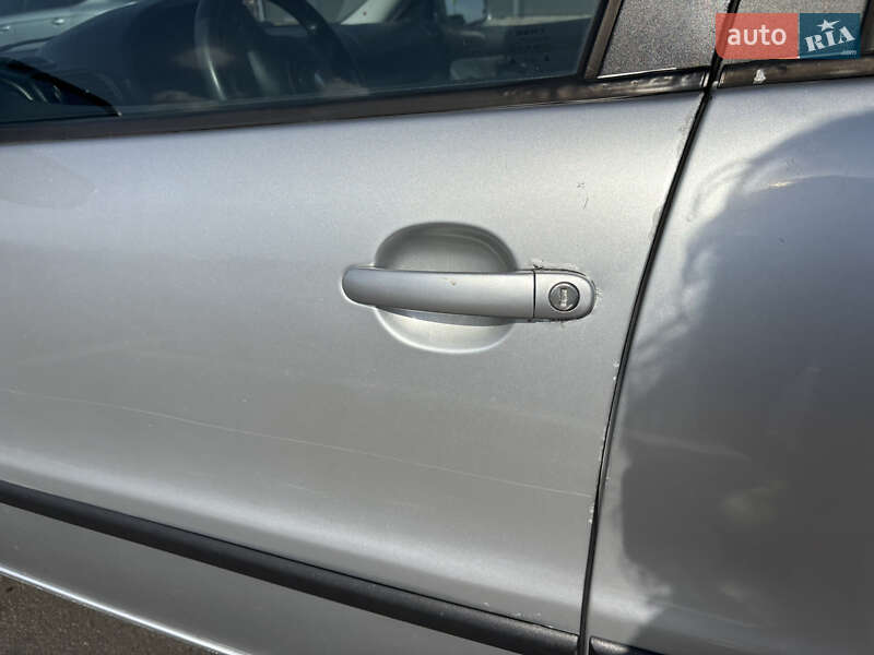 Седан SEAT Toledo 2001 в Звенигородці