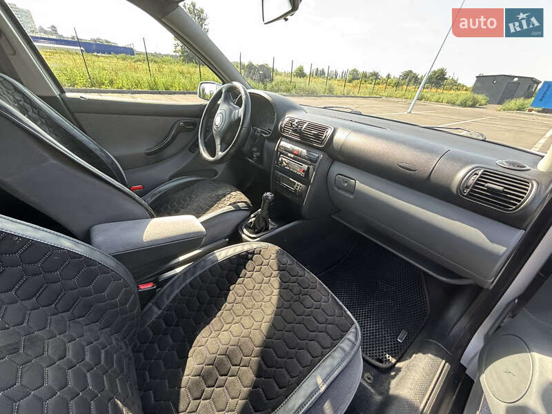 Седан SEAT Toledo 2001 в Звенигородці