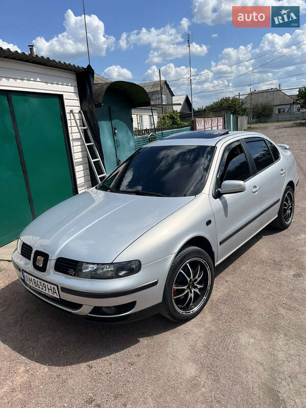 Седан SEAT Toledo 2000 в Коростене