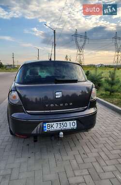 Хетчбек SEAT Toledo 2005 в Рівному