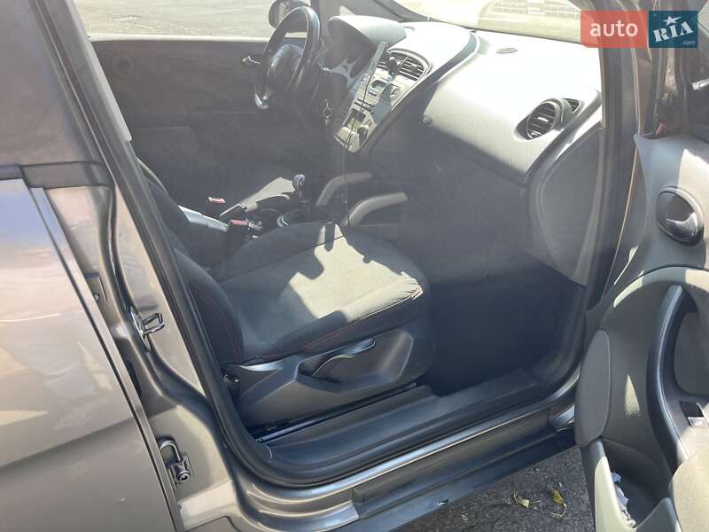 Хэтчбек SEAT Toledo 2004 в Киеве