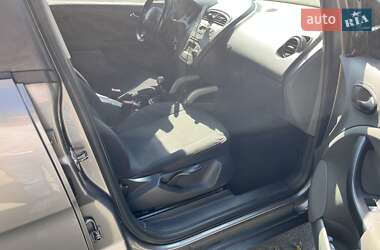 Хэтчбек SEAT Toledo 2004 в 