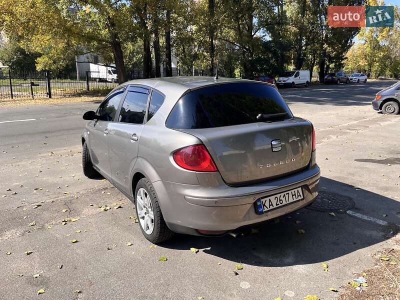 Хэтчбек SEAT Toledo 2004 в Киеве