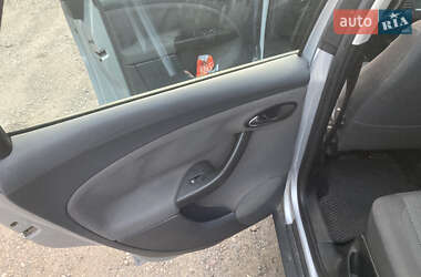 Хетчбек SEAT Toledo 2006 в 