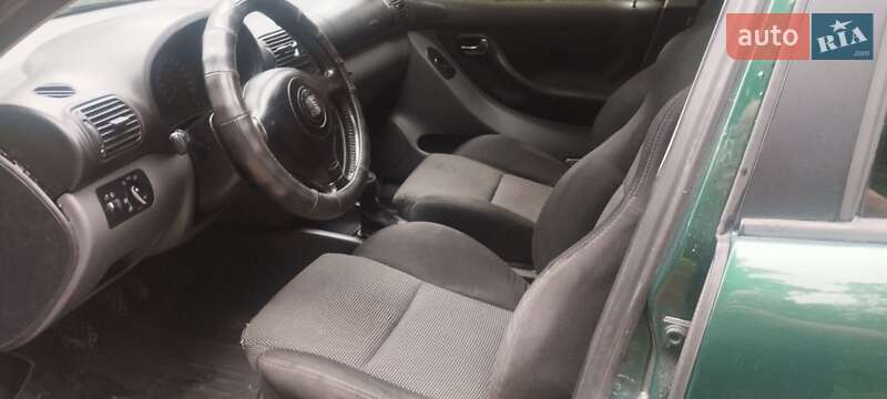 Седан SEAT Toledo 2001 в Рудки