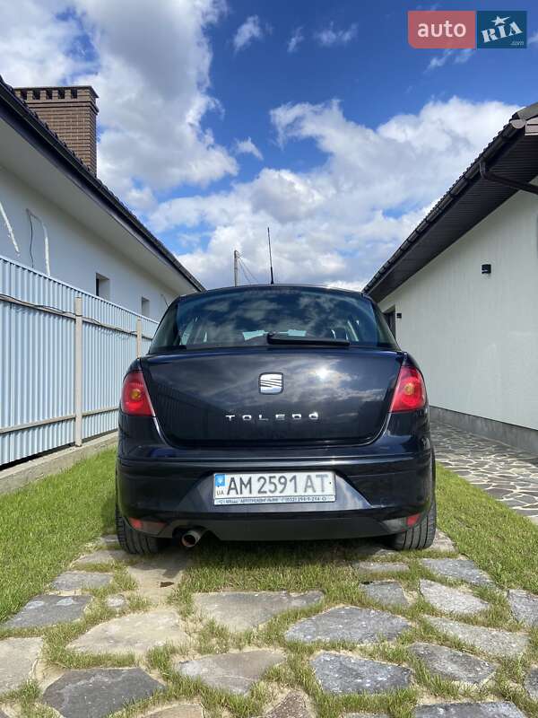 Хетчбек SEAT Toledo 2008 в Ужгороді