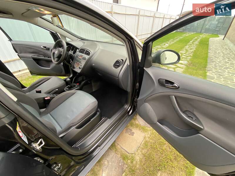 Хетчбек SEAT Toledo 2008 в Ужгороді